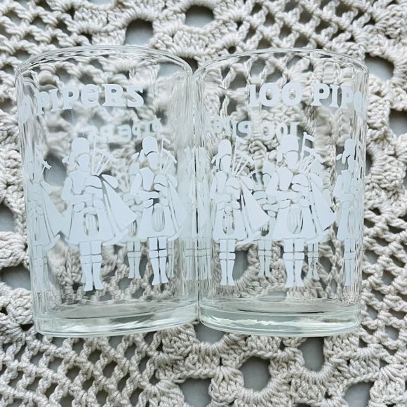 Seagrams 100 Pipers Vintage Shot Glasses 2.5" H Set of 2 - Picture 2 of 4